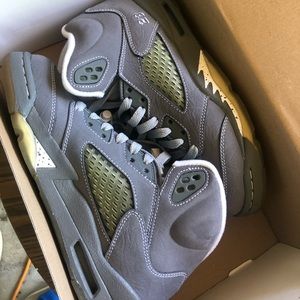 Jordan Retro 5 - 5.5Y wolf greys